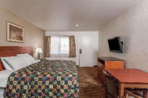 Travelodge by Wyndham Hemet CA image 22