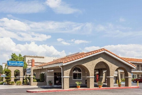 Travelodge by Wyndham Hemet CA image 24